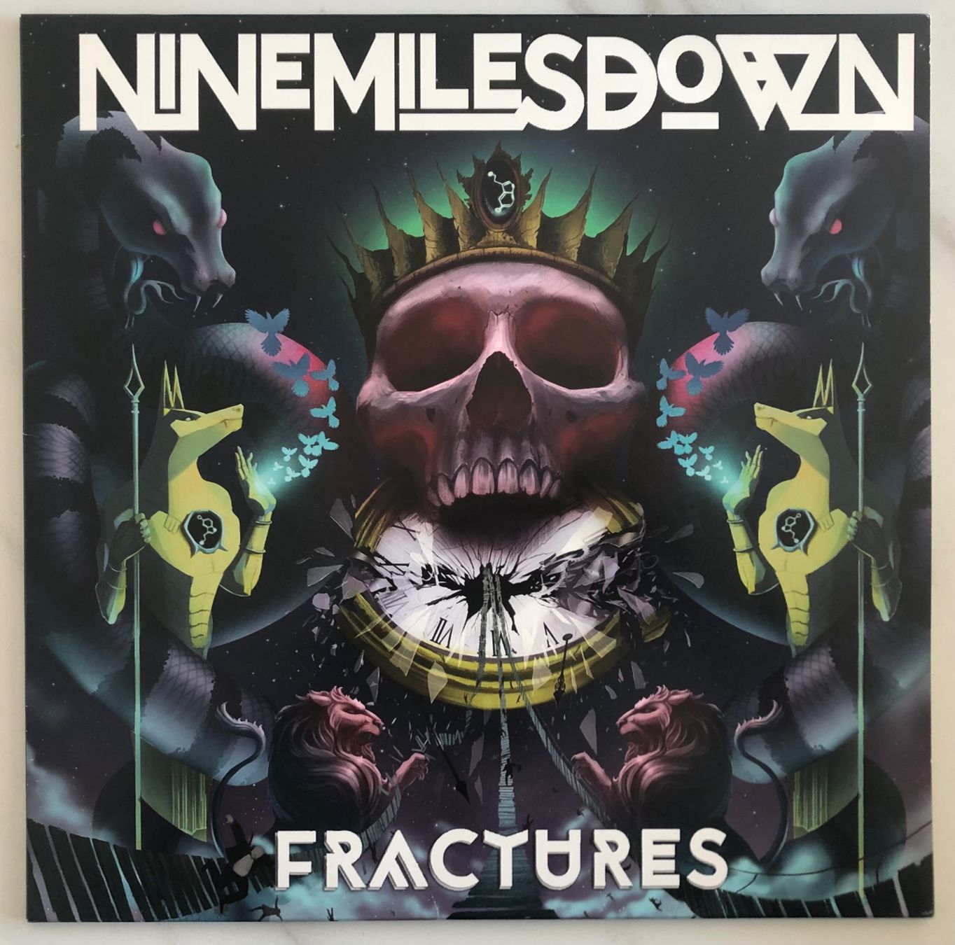 Dischi in vinile: NINE MILES DOWN - FRACTURES – Usato da Poliez-Pittet venduto da Newtown-Records