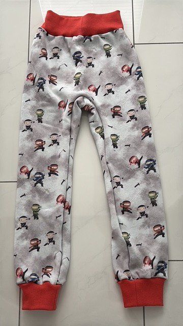 Pantaloni: Fleece Thermo Pumphose mit Ninja Gr. 122/128 Neu – Nuovo e nell'imballaggio originale da Rietheim venduto da Nugger