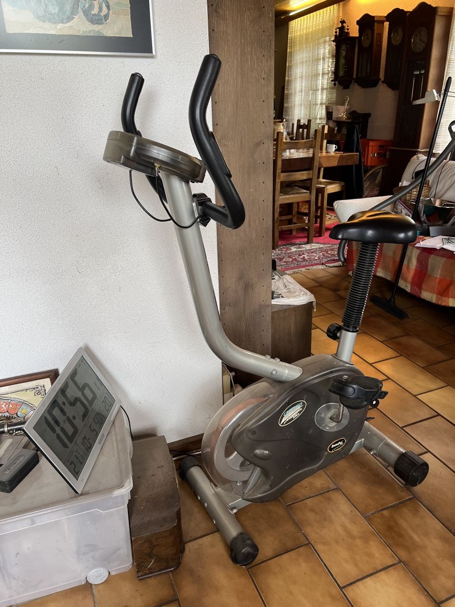 Vélos d'appartement: Fitnessvelo/ Heimtrainer – D'occasion à Mumpf par Aussipeter