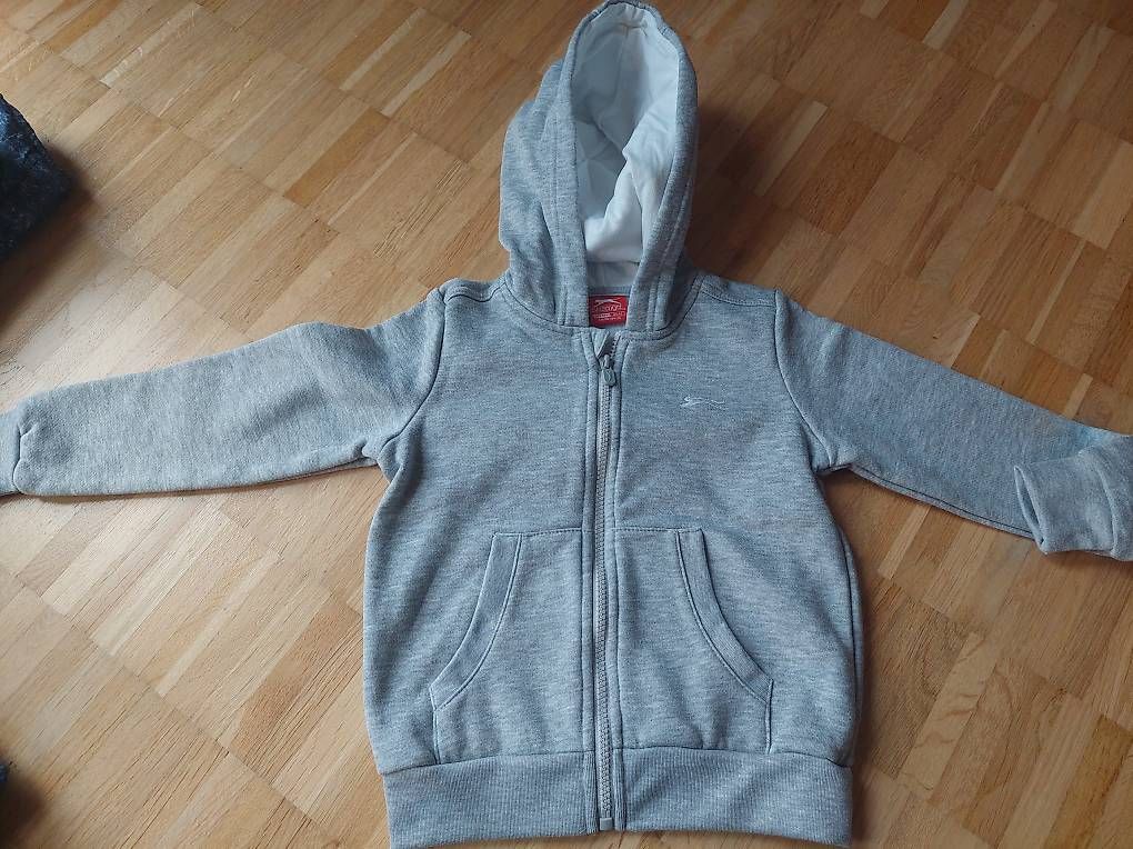 Maglioni & Felpe: Kapuzenpullover Grösse 104 Slazenger – Nuovo (secondo la descrizione) da Embrach venduto da pz78