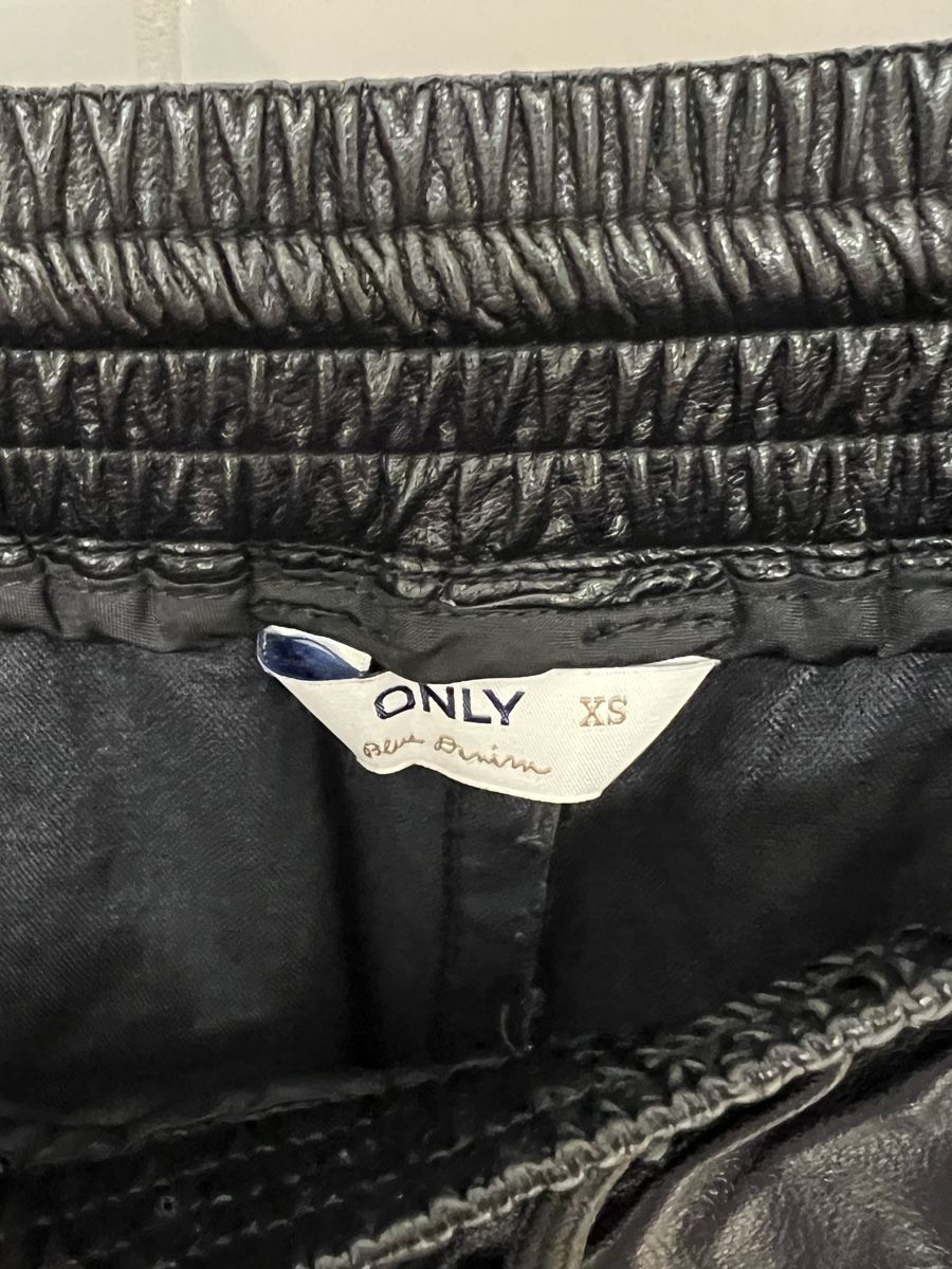 Only Pantaloni: Kunstlederhosen schwarz – Nuovo (secondo la descrizione) da Jona venduto da n.ferrari 1