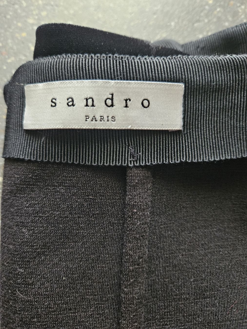 Sandro Gonne: Sandro Minirock schwarz samt look Gr S – Nuovo (secondo la descrizione) da Anwil venduto da nomolnoi 3