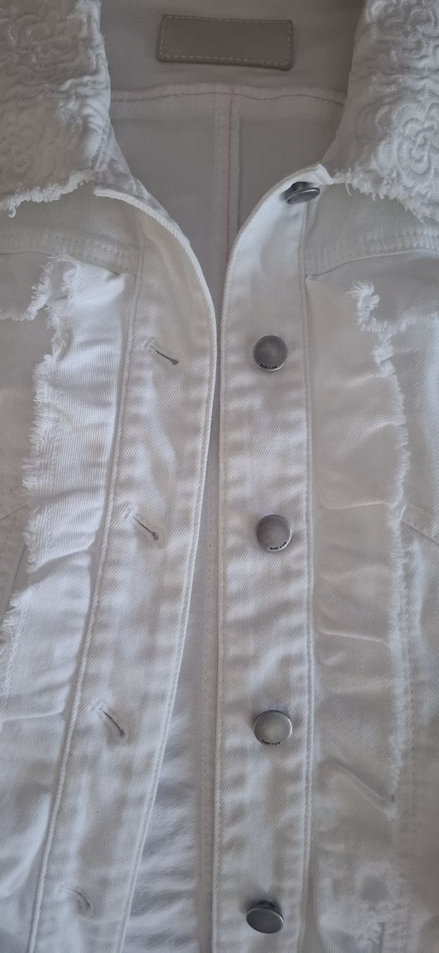 Marc Cain Vestes: Weisse Jeansjacke von Marccain 38 – D'occasion à Ried-Brig par Allerlei-2026 3