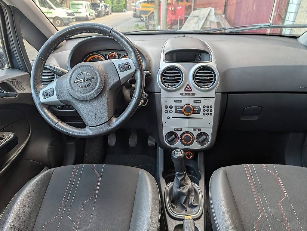 Opel Automobili: Opel Corsa 1.2 – Usato da Steinhausen venduto da 12whitehorse 1