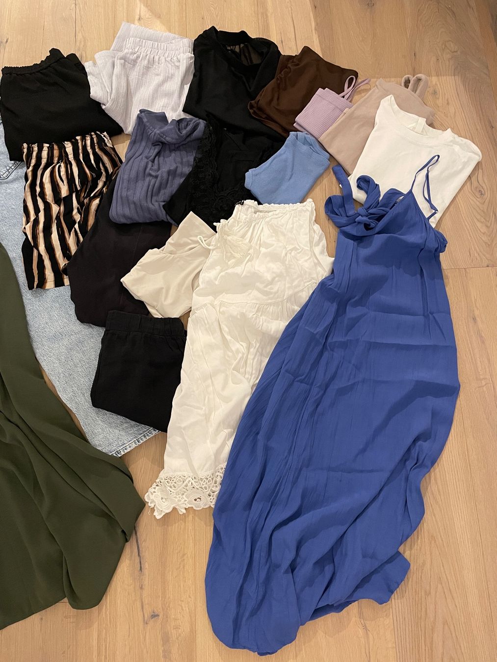 Lotti di vestiti: 18 teilig Kleiderpaket GR. S/M – Nuovo (secondo la descrizione) da Bürglen TG venduto da sab_f6nd 2
