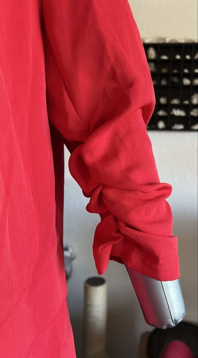Giacche: Veste rouge tendance printemps/été – Usato da Chézard-St-Martin venduto da Cheyenne_75 1