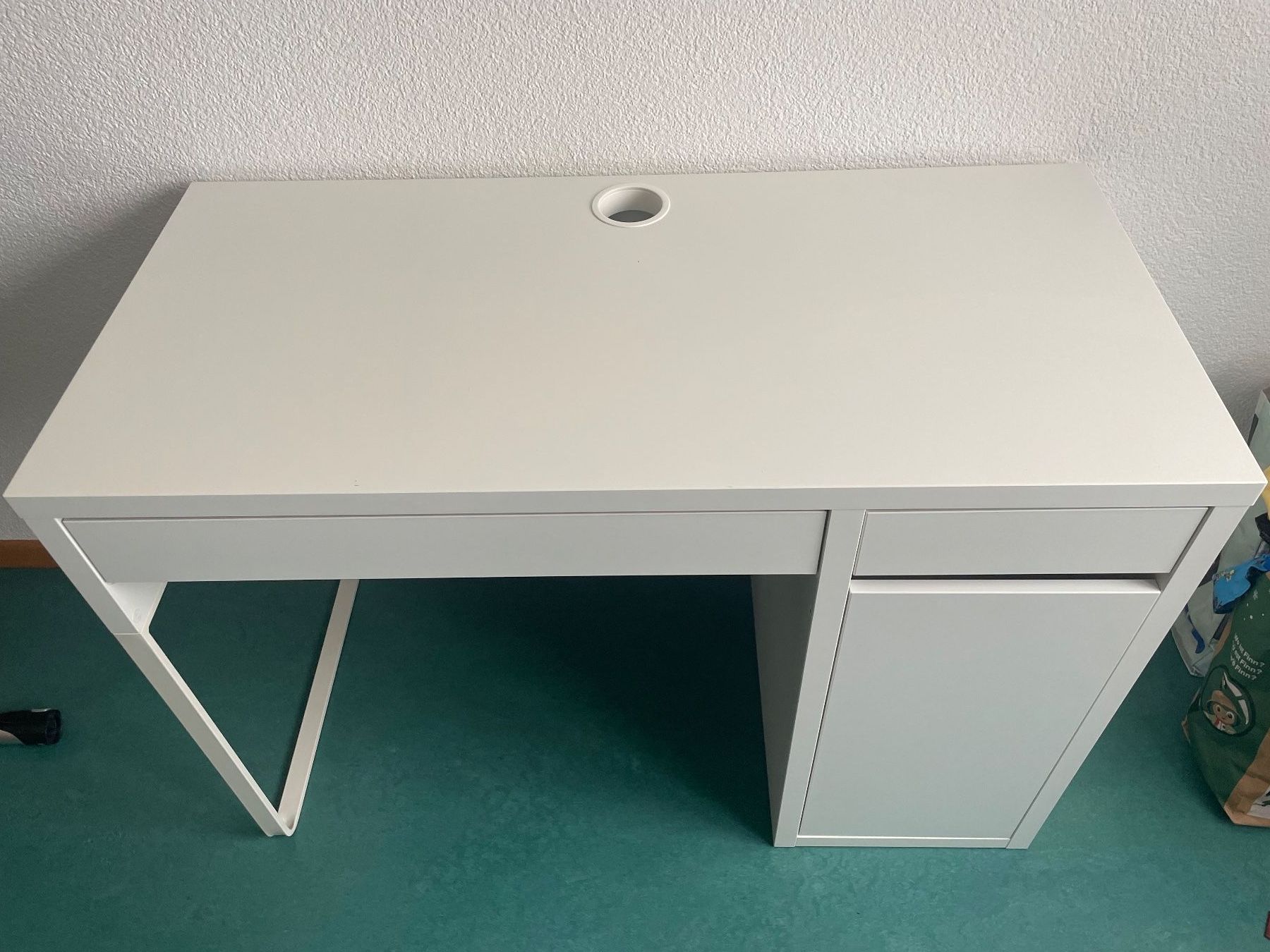Ikea Scrivanie: Ikea Schreibtisch – Usato da Heimberg venduto da anj_sd9b 1