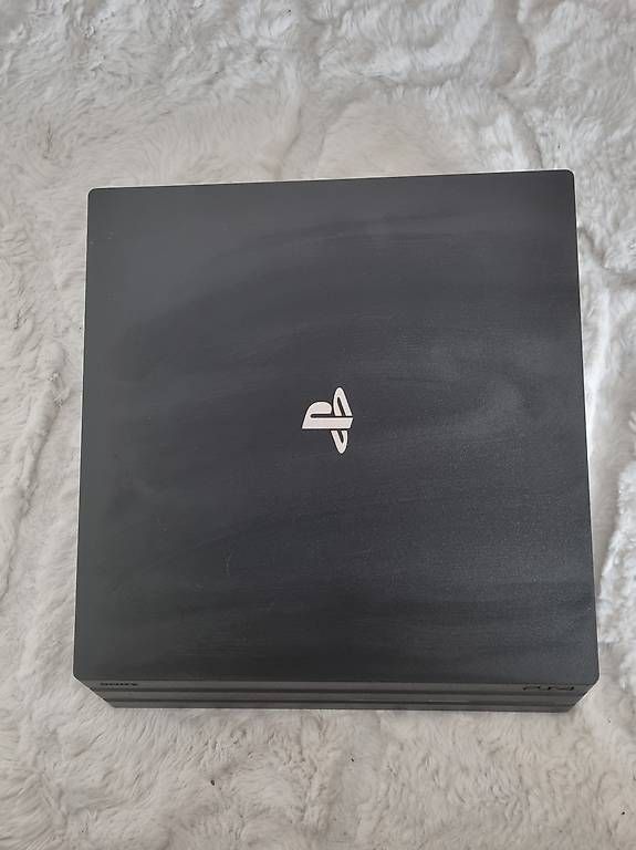 Konsolen: PS 4 mit 2 Controller – Gebraucht aus Utzenstorf von cel_vs29 3