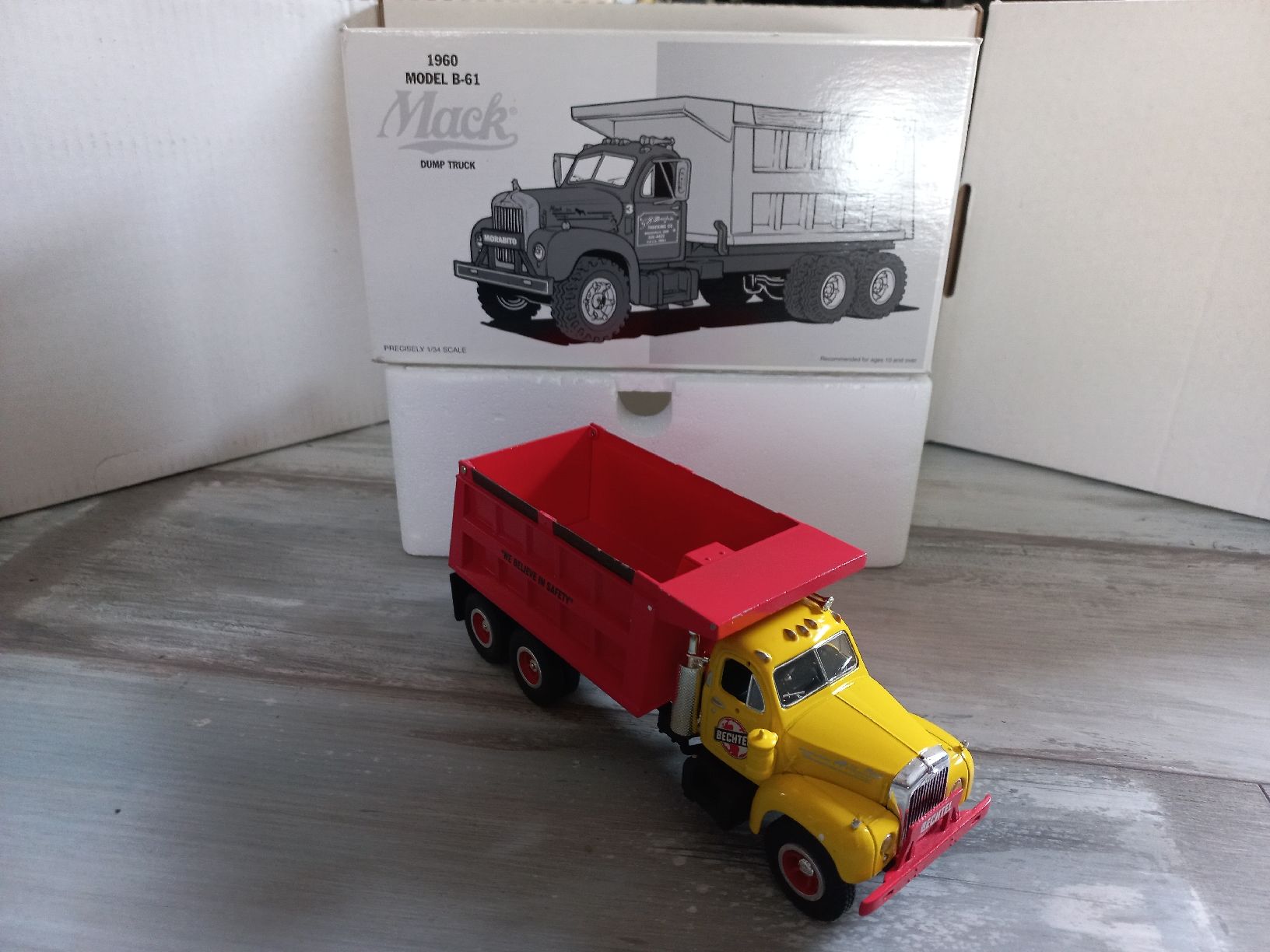 Modellautos: Mack B61 1/34 First Gear – Gebraucht aus Attalens von remy_s00