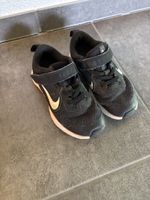 Hübsche Nike Sneaker / Turnschuhe, Gr. 27 1/2 