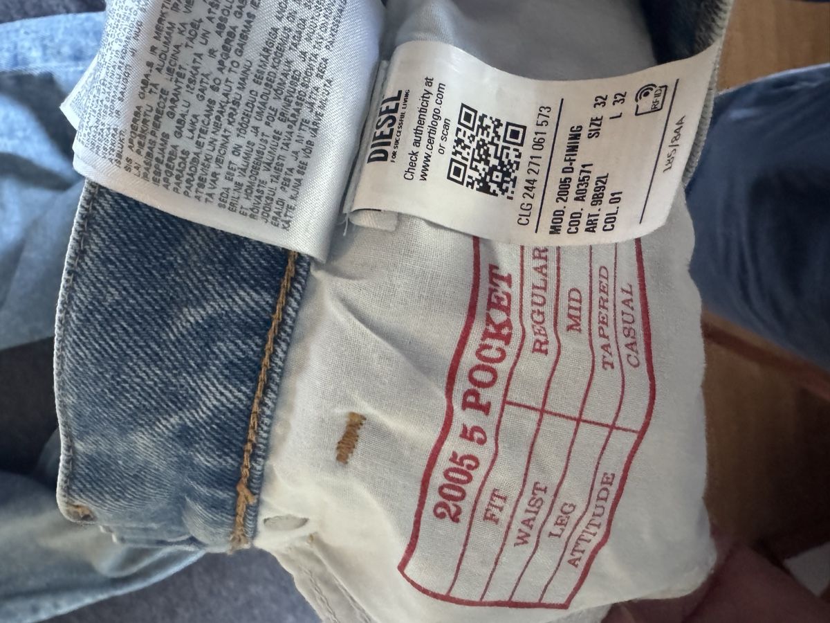 Diesel Jeans: Diesel Jeans – Usato da St. Moritz venduto da Bengeee