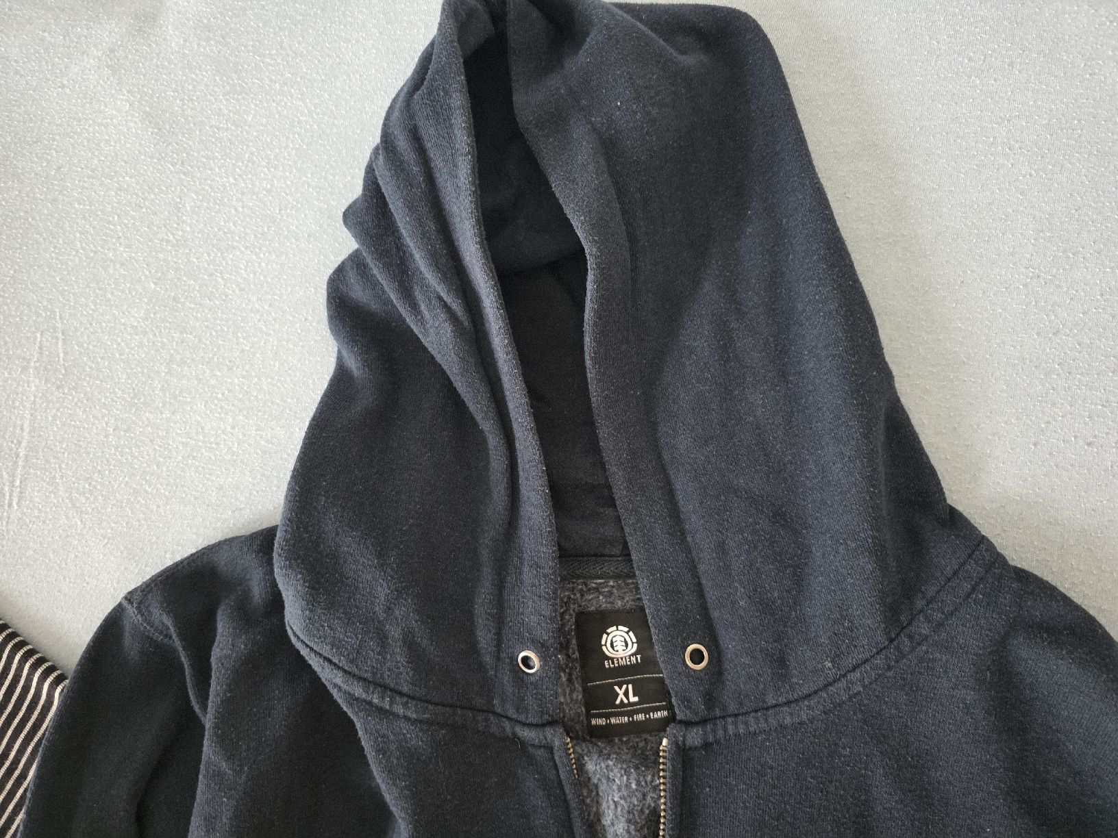 Kleiderpakete: Herren Kapuzenjacke Element und Pullover Grösse XL – Gebraucht aus Zell LU von claro62 2