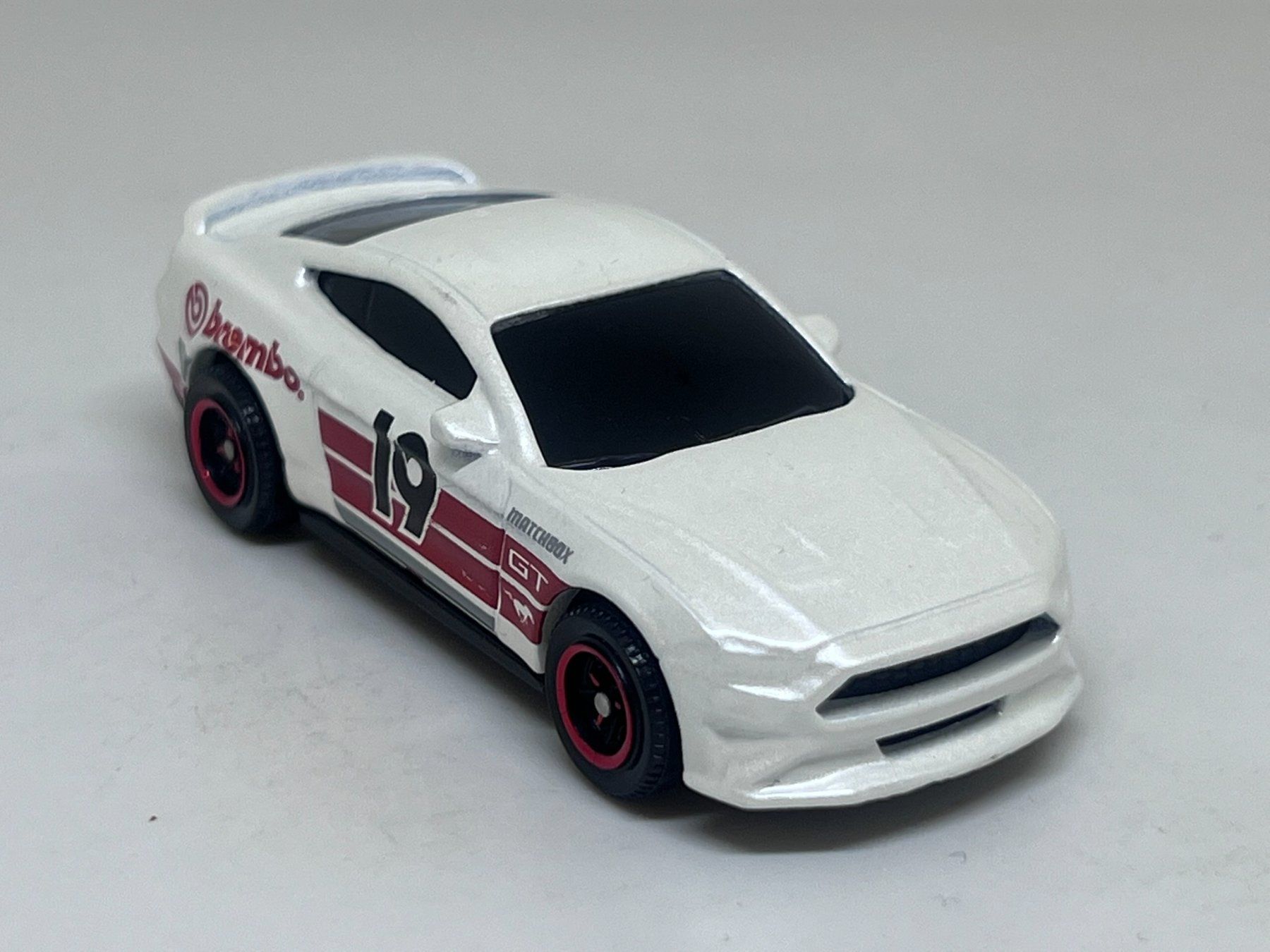 Matchbox Modellini d'auto: Matchbox '19 Ford Mustang Coupe #56 – Usato da Wildegg venduto da LaaBoutique