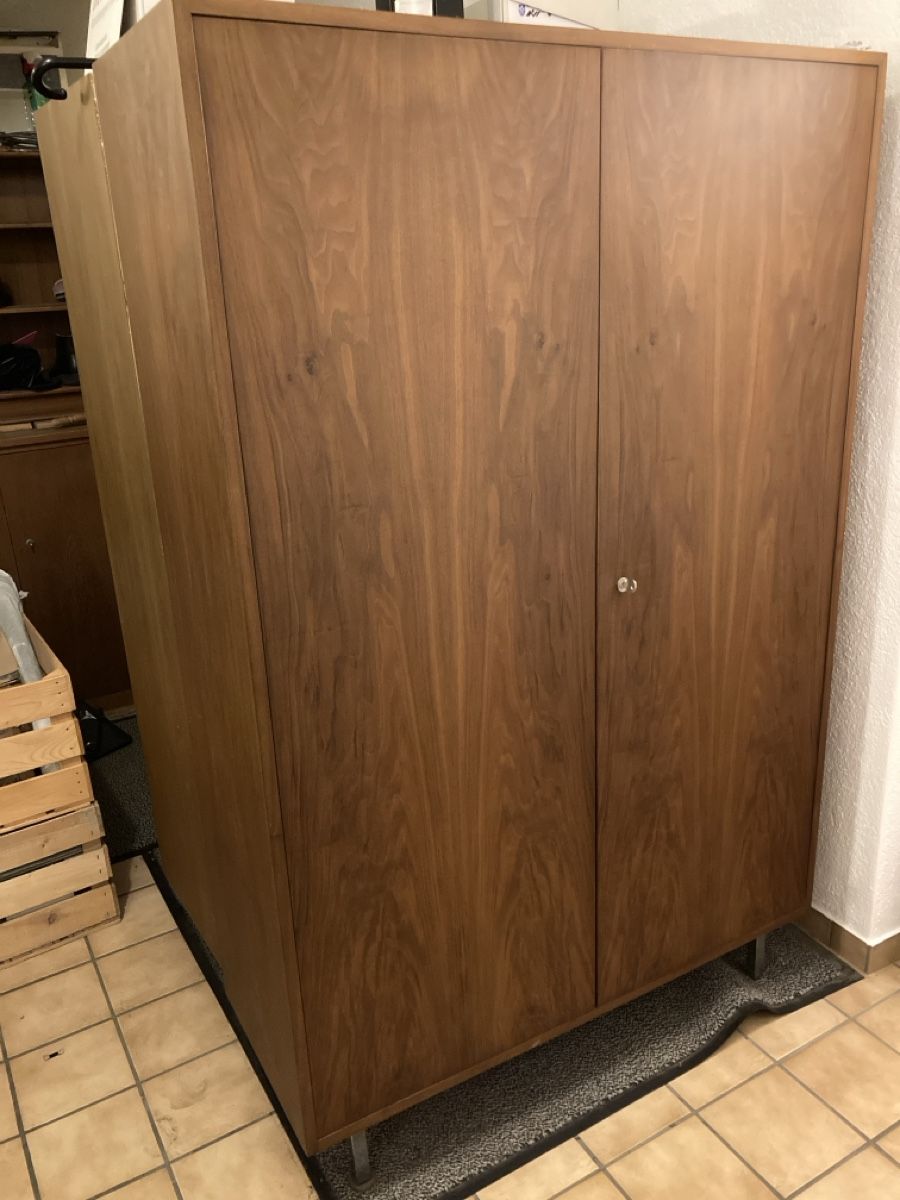 Armadi: Schrank, Massivholz – Usato da Sursee venduto da ADLE7791