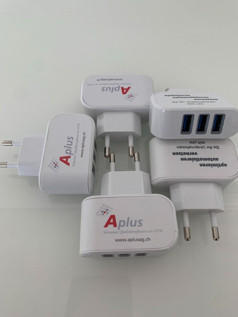 Caricabatterie: Dreifach USB-Ladegeräte 5 Stück – Nuovo e nell'imballaggio originale da Grenchen venduto da aplusag
