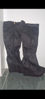 Stiefel mit Keilabsatz und Glitzersteinen 38
