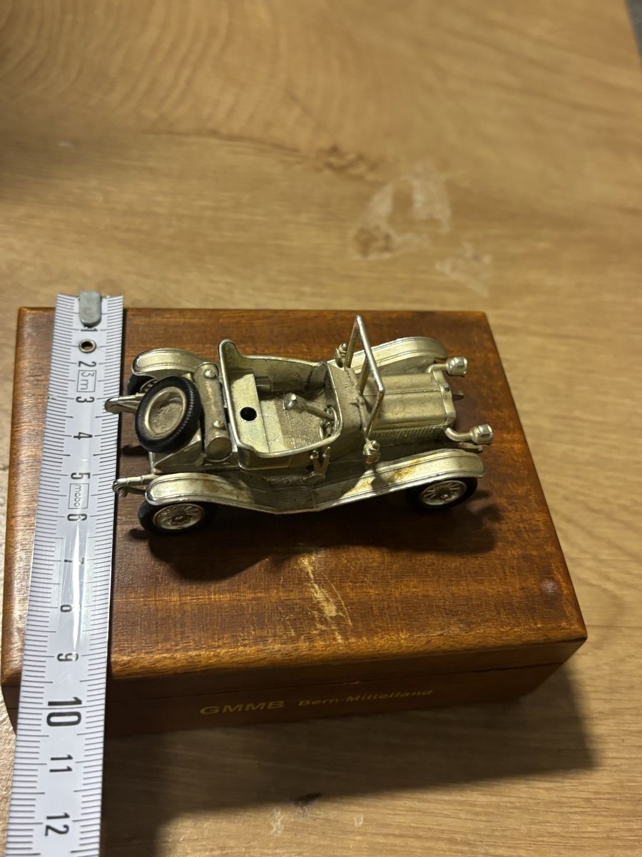 Voitures modèles: Antike Holzbox mit Oldtimer Metallfigur – D'occasion à Orpund par BlackEagel80 8