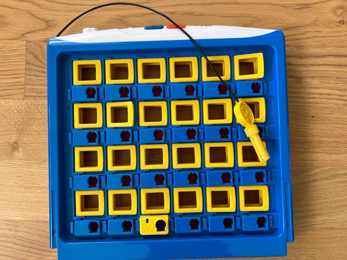 Giochi: Hasbro Electronic Guess Who Game – Nuovo (secondo la descrizione) da Küsnacht ZH venduto da JewellerybyNur 6