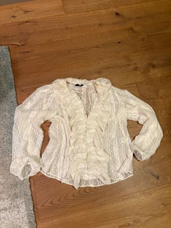 ☀️Elegante Rüschenbluse in Weiss, ideal für den Frühling!