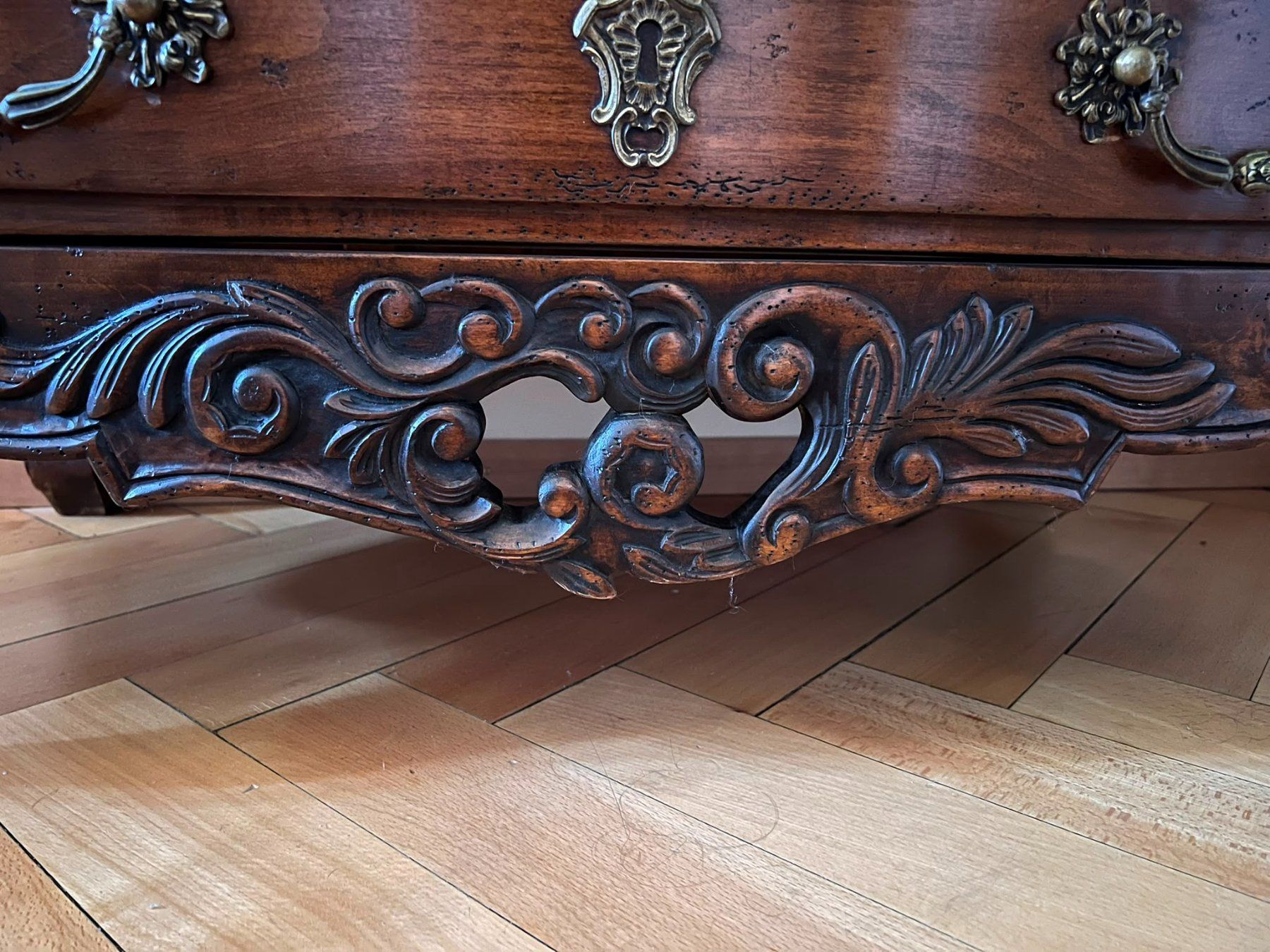 Kommoden: commode de style Louis XV – Gebraucht aus Lausanne von Defgon 1
