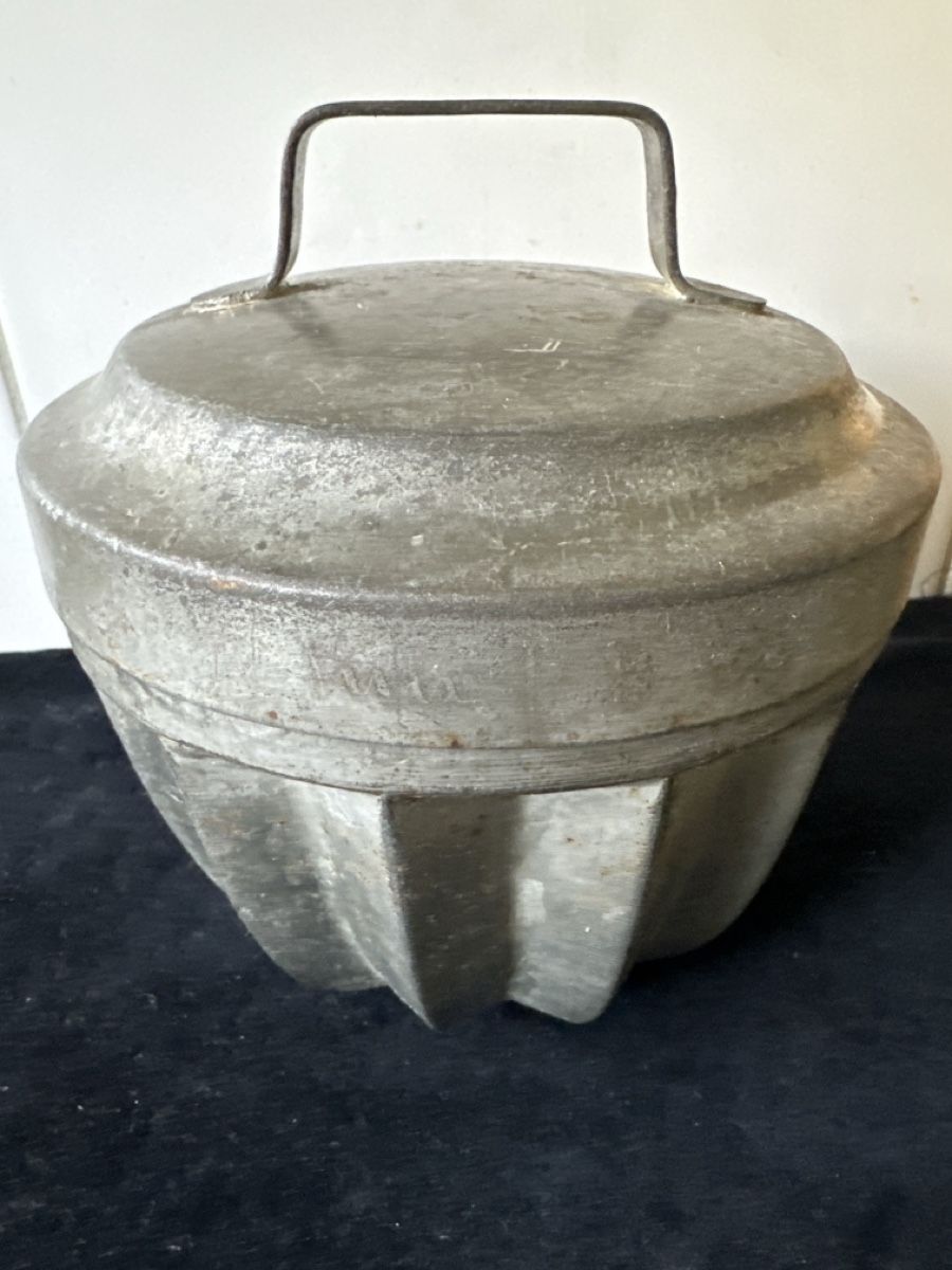 Teglie da forno: Alte Back-Form mit Deckel 16 – Usato da Zürich venduto da Chaeffeler