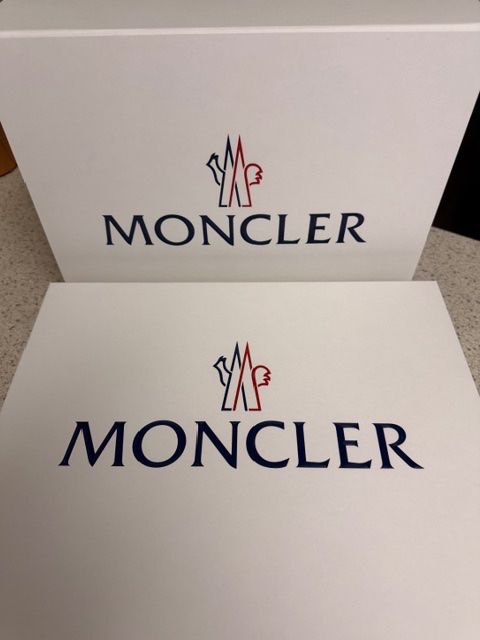 Tutte le decorazioni: 2 Moncler Boxen Neu – Nuovo (secondo la descrizione) da Dübendorf venduto da kerstinbrisbane