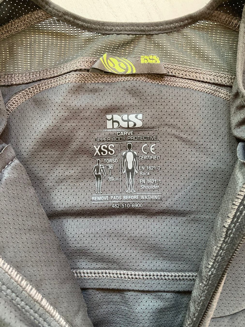 IXS Protections: iXS Rückenprotektor, Grösse XS – D'occasion à Basel par bil_8mvw 2