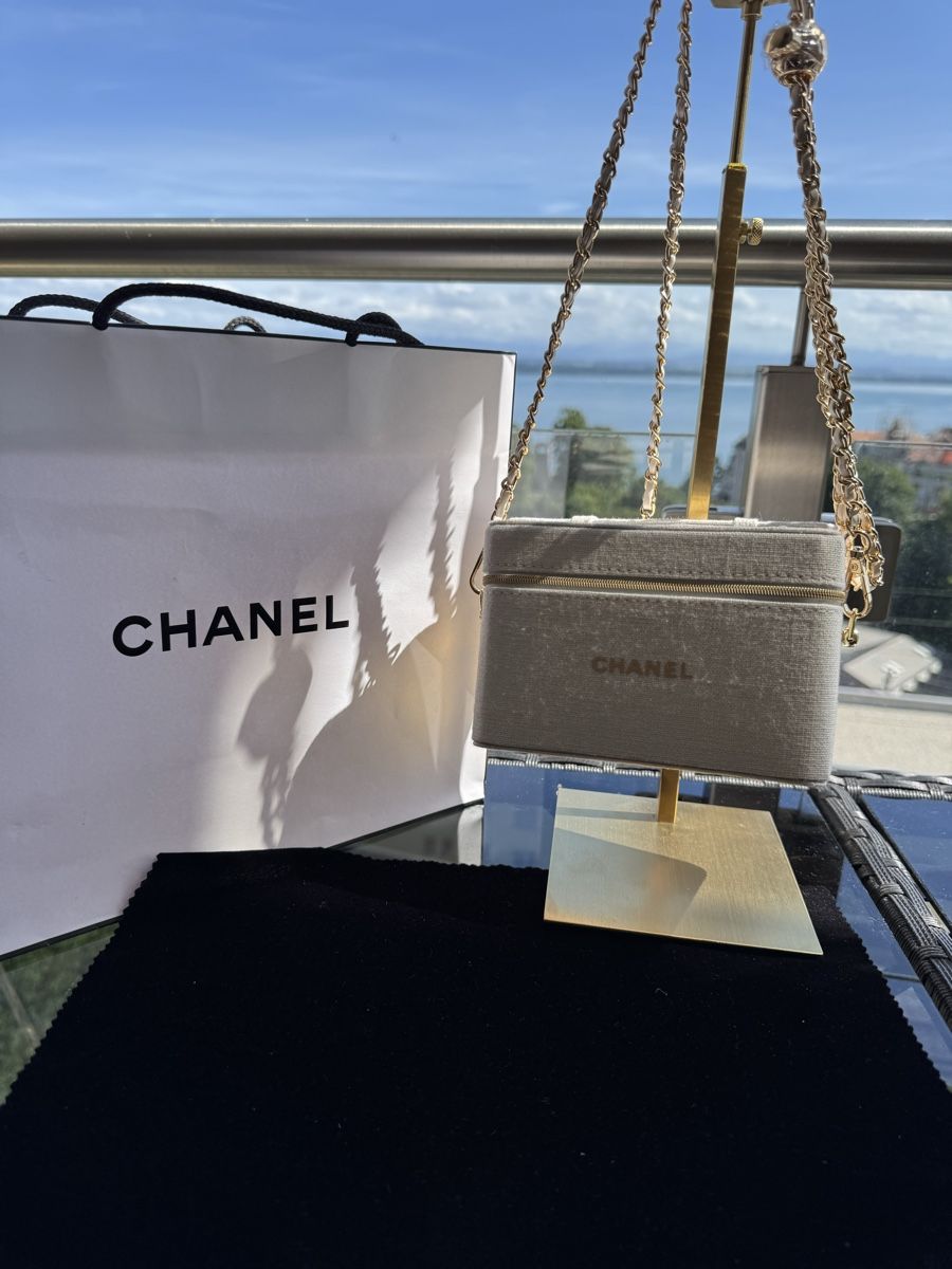 Chanel Sacs femmes: Sac Chanel Vanity VIP – Neuf avec emballage d'origine à Neuchatel par mar_9blm 1