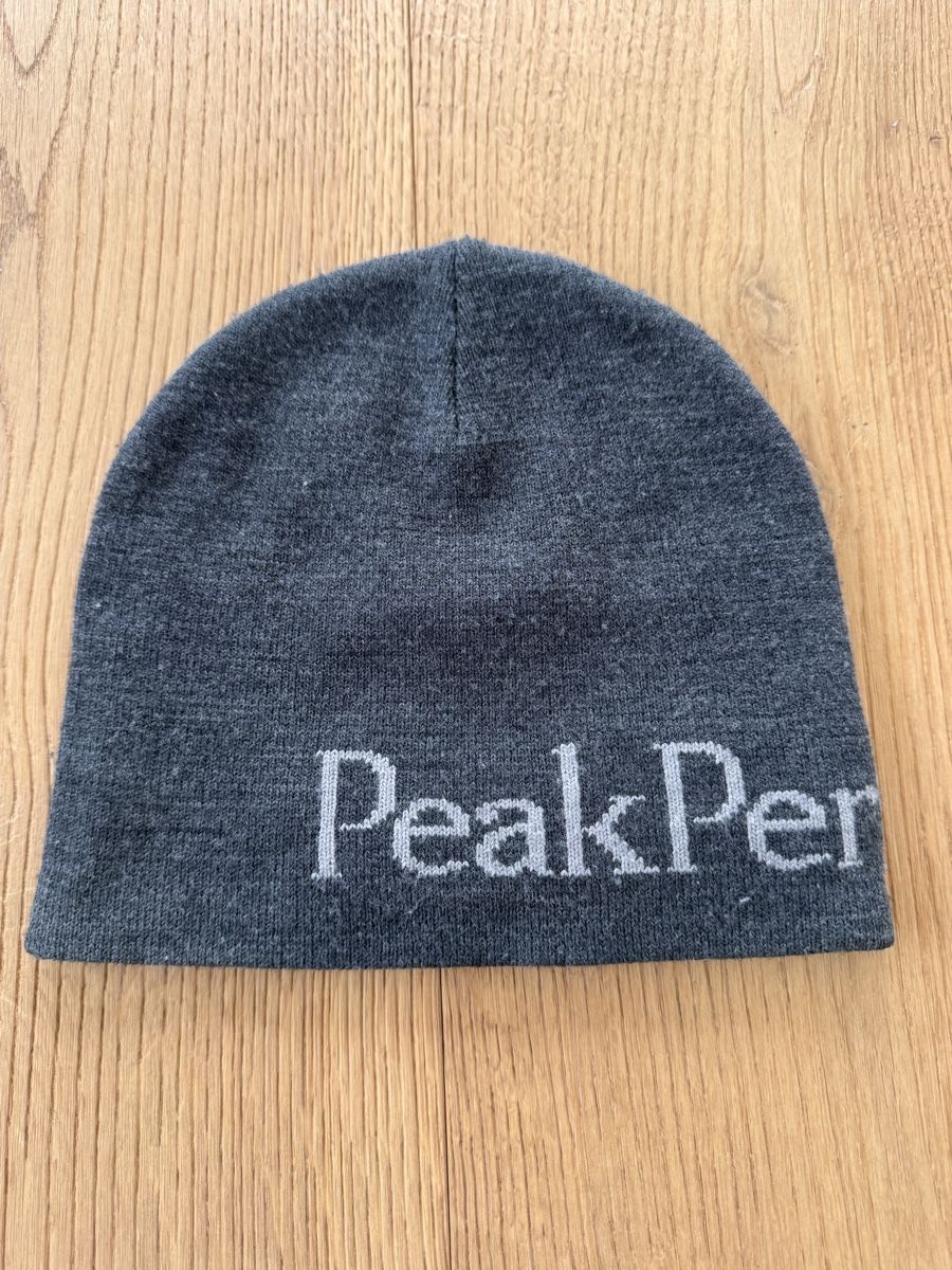 Peak Performance Copricapi, berretti & cappellini: Peak Performance Herren Strickmütze in grau OneSize – Usato da Altendorf venduto da PiaLang