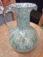 Glaskaraffe mit Henkel, grün-weiss gemustert