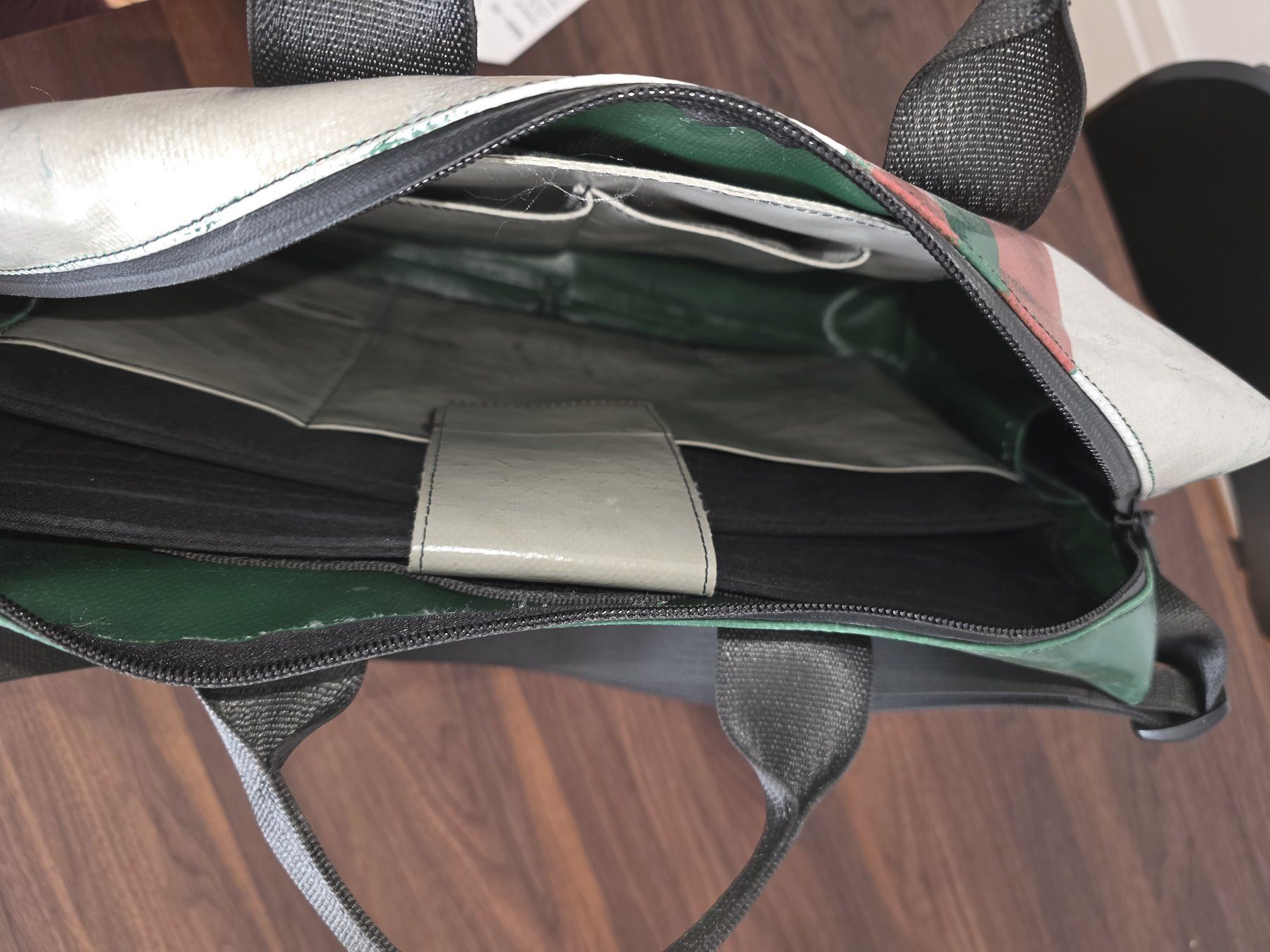 Freitag Borse: Freitag Notebook Umhänge-Tasche – Usato da Luzern venduto da Paparazzi 3