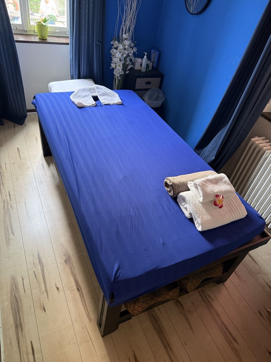 Lettini & sedie per cosmetici: Thai Massage Bett - Massageliege – Nuovo (secondo la descrizione) da Winterthur venduto da NeilMCauley 2