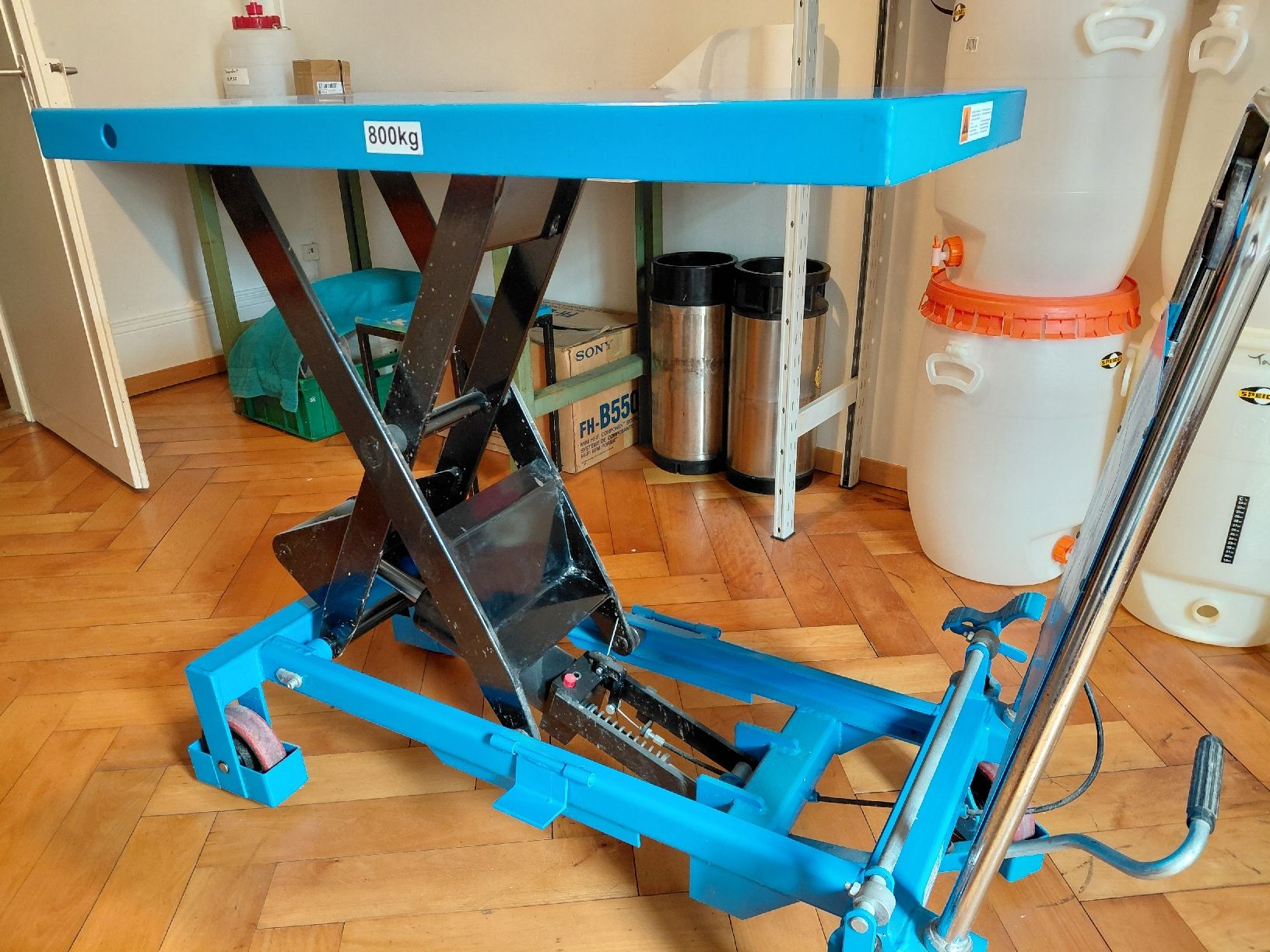 Hub & Switch: Scheren-Hubwagen, Tragkraft 800 kg – Usato da Nidau venduto da Philipp2560 6