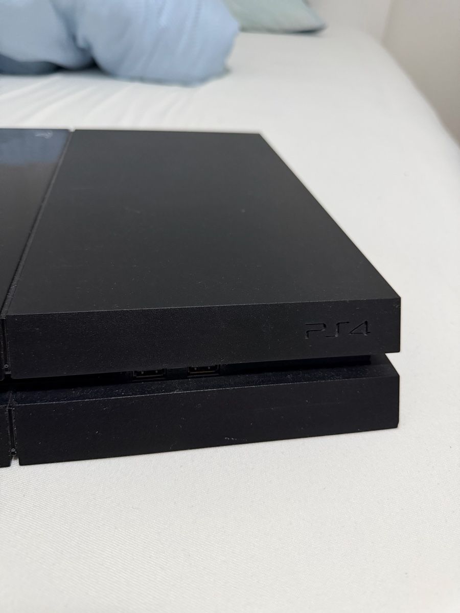 Sony Console: Ps4 mit kabel ohne controller – Usato da Malters venduto da aba_798z 2