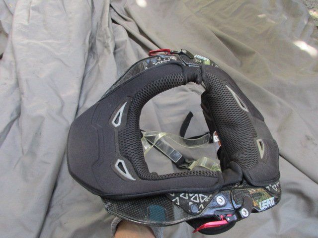 Schutz & Schoner: Motorrad BMX Nackenschutz GPX Grösse S Carbon – Gebraucht aus Ottikon von Locomotive01 4