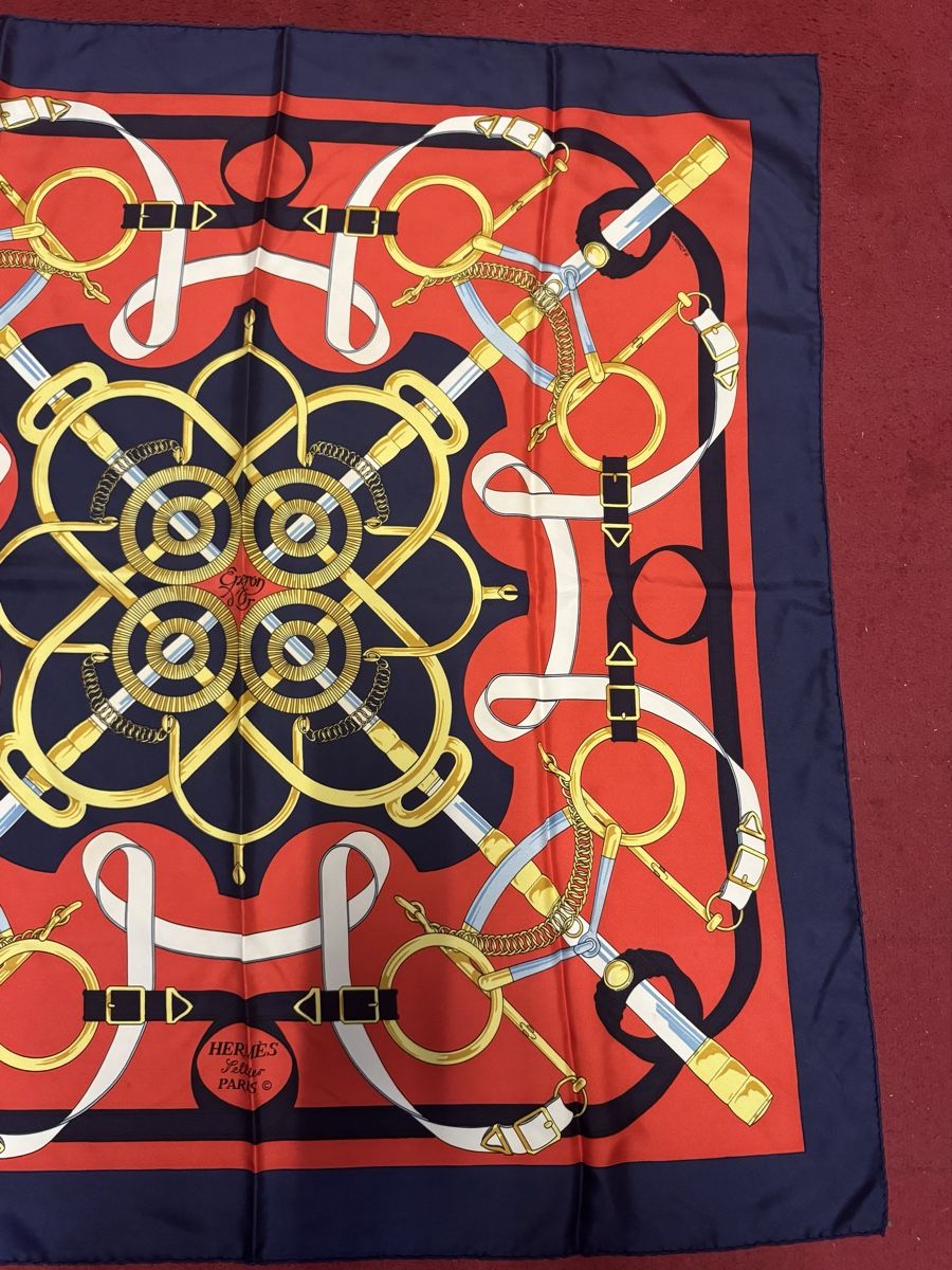Hermès Foulards, Tücher & Schals: Seidentuch Hermès Schal  – Gebraucht aus Schlieren von Freundlich02 2