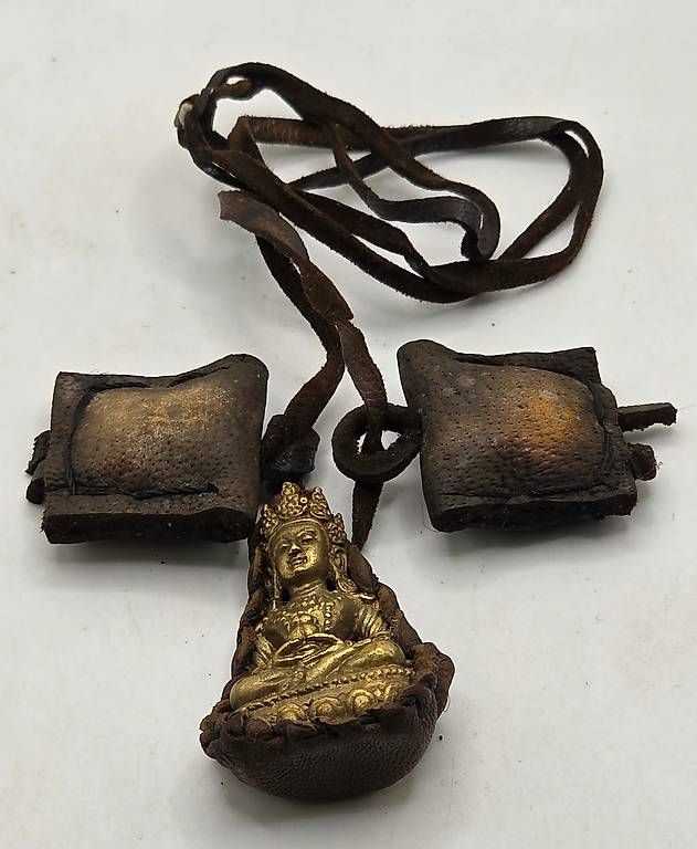 Anhänger: Amitayus Buddha Amulett mit Yak-Lederband – Gebraucht aus Basel von Shankar 2