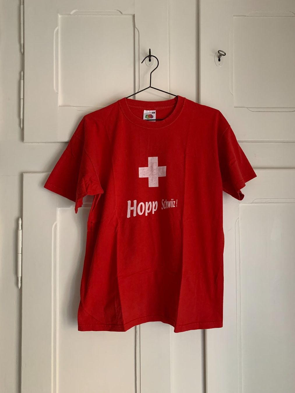 T-shirt: Hopp Schwiiz T-Shirt rot - L – Usato da Zürich venduto da Diazaio