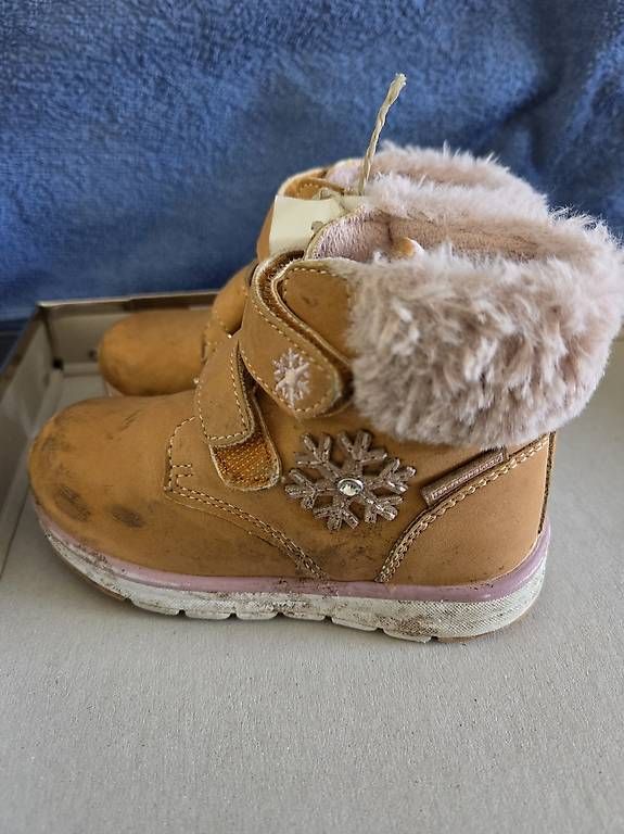 Scarpe per ragazze: Fila Winterstiefel Gr 22  – Usato da Lausen venduto da ral_sv9t