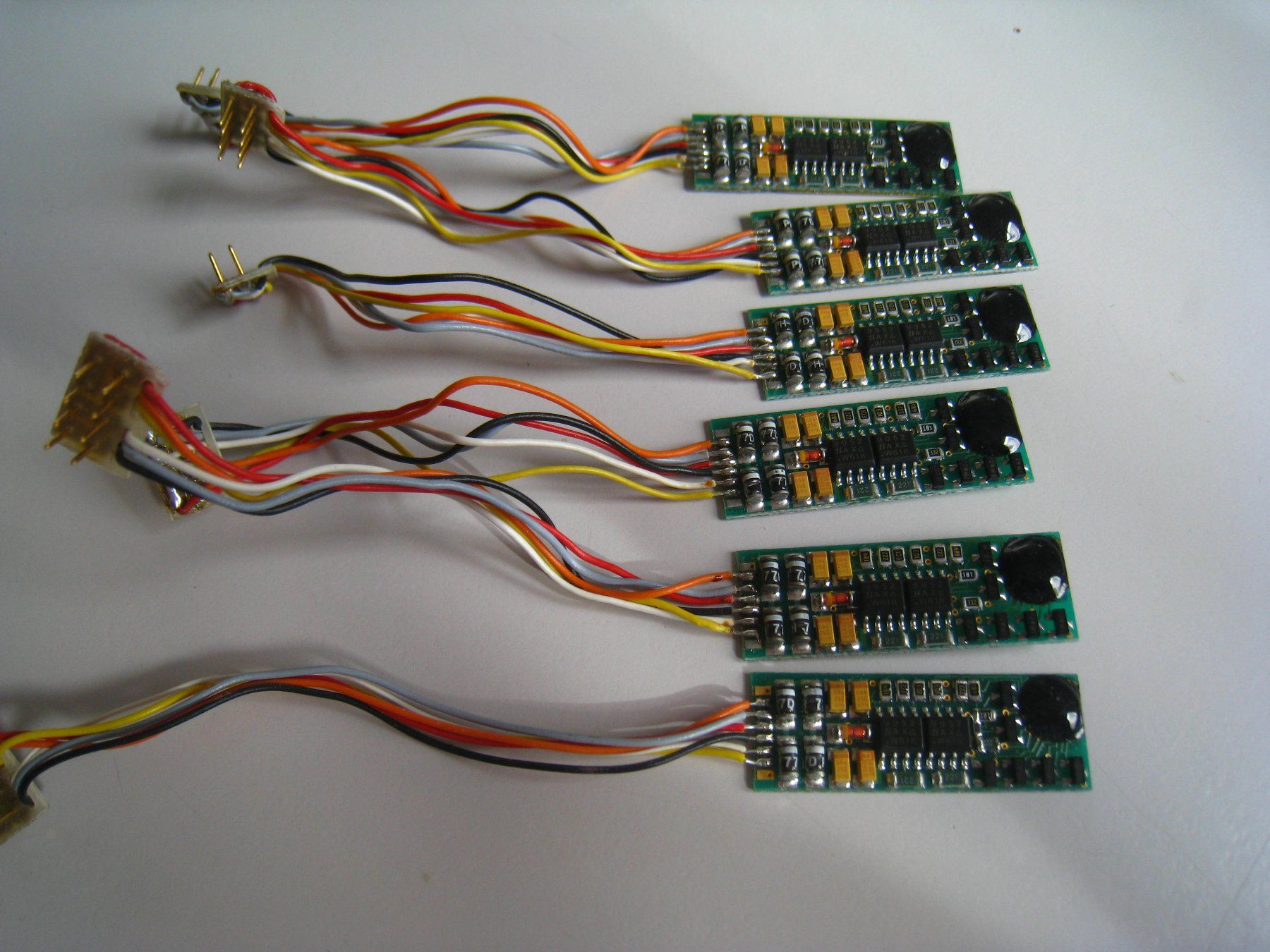Trix Modellini di ferrovie: 6 x Trix DCC-Decoder, Artikel Nummer 66833 aus Rückbau – Nuovo (secondo la descrizione) da Buchs ZH venduto da swiss-train