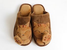 Kinderhausschuhe «Winkende Katze», Gr. 36