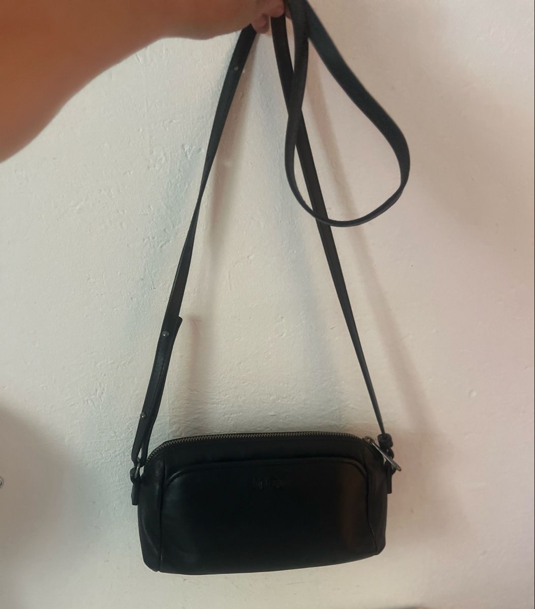 Kipling Taschen für Damen: Original Kipling Leder-Umhängetasche Schwarz 23x14 cm – Gebraucht aus Möhlin von mil_h55x 2