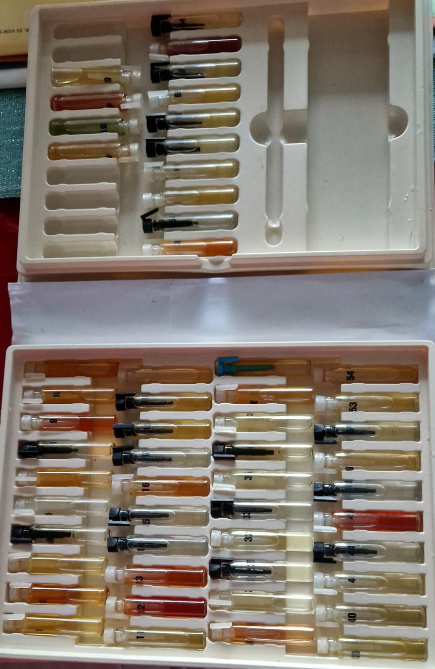 Flaconi: Test-Box LIGUMA COSMETICS mit 54 Probierflaschen – Nuovo e nell'imballaggio originale da Zürich venduto da Sissi-Minouche 1