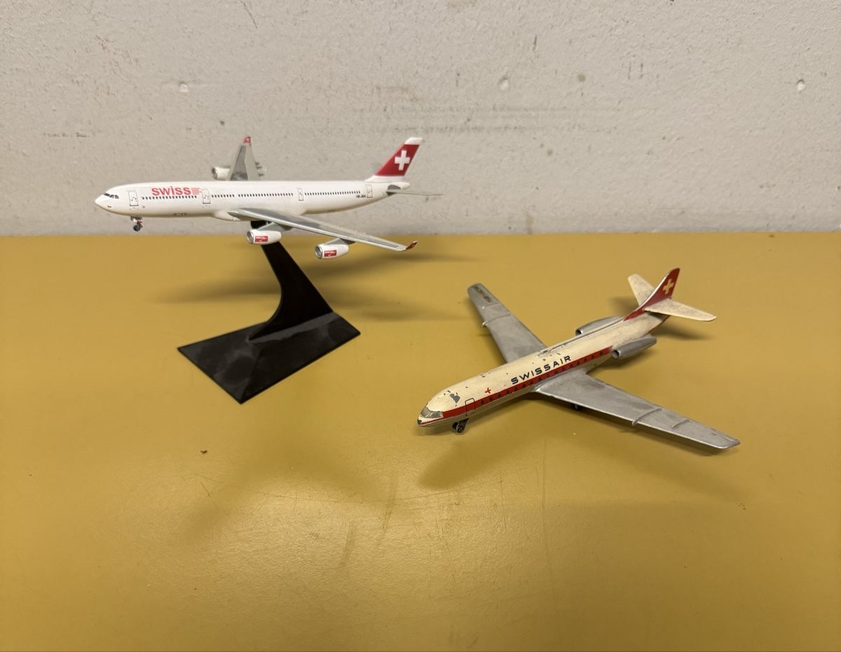 Modellbausätze & Standmodelle: Flugzeugmodelle Swissair, 2 Stck.  – Gebraucht aus Schlieren von Freundlich02