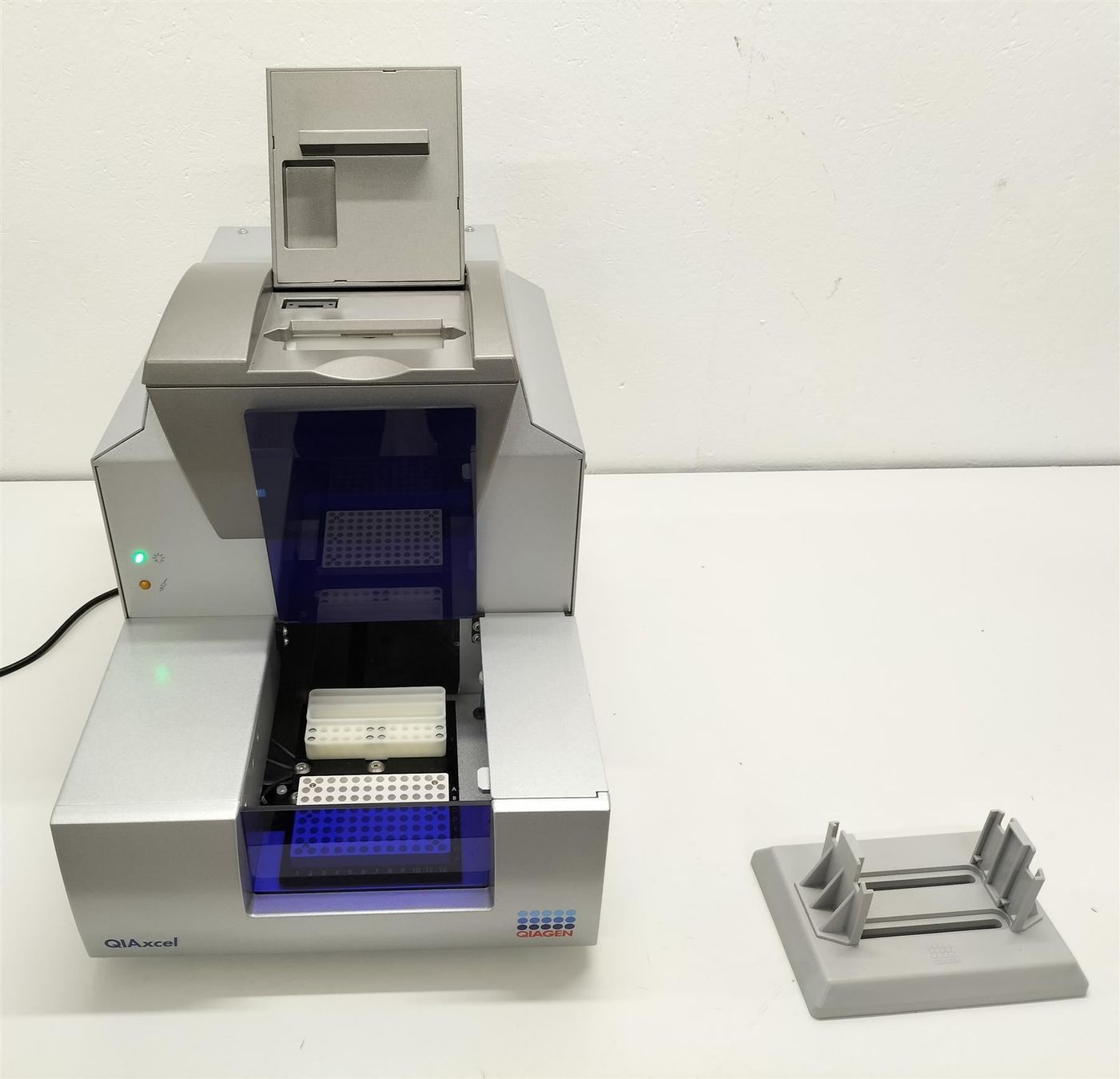 Accessori da laboratorio: QIAxel gel electrophoresis system – Usato da Niederdorf venduto da LeptonAG_Labor 2