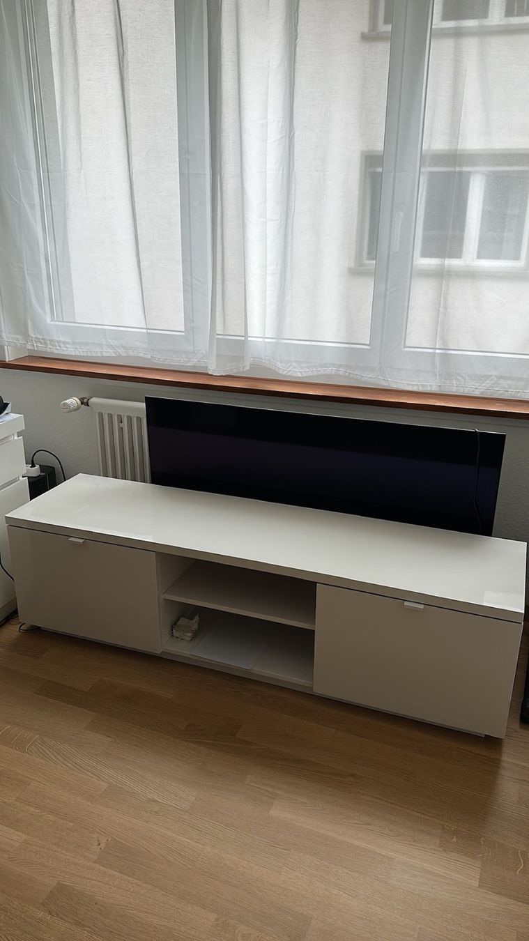 Ikea Mobili TV: Fernsehmöbel – Usato da Zürich venduto da ber_p27h