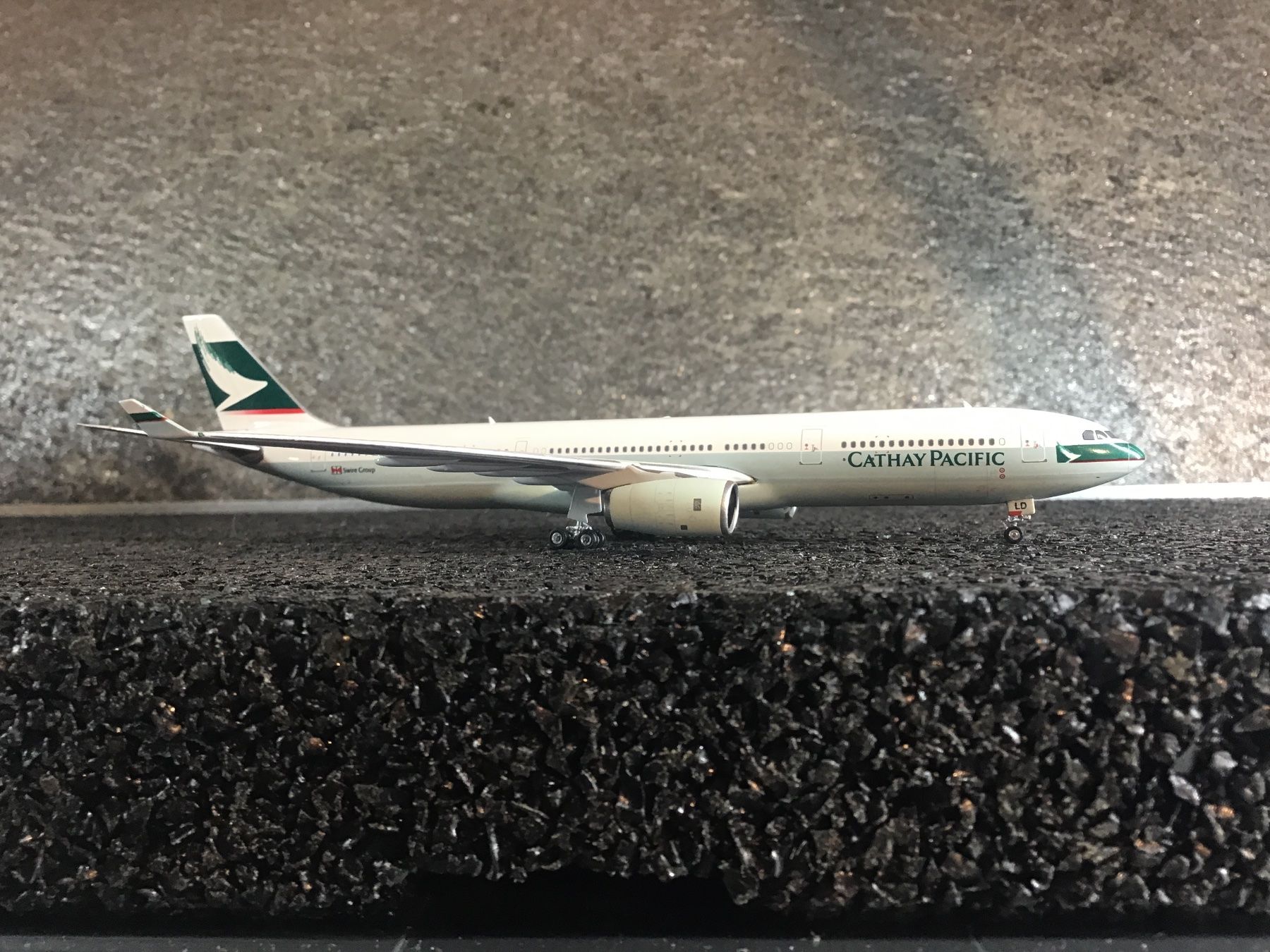Airbus Modellbausätze & Standmodelle: CATHAY PACIFIC AIRBUS A330-300 1:400 – Gebraucht aus Männedorf von Spezial-Modelle 1