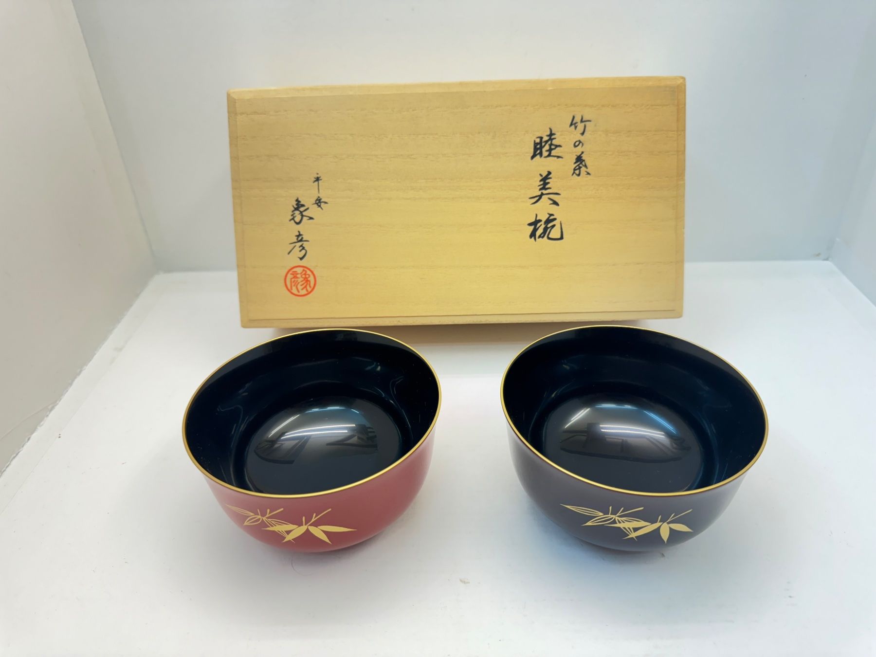 Transportkisten: Holzbehälter Japan   20. Jh. – Neu und originalverpackt aus Bern von mbtiti