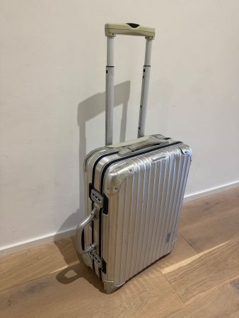 Rimowa Silver Integral Cabin Trolley aus Aluminium