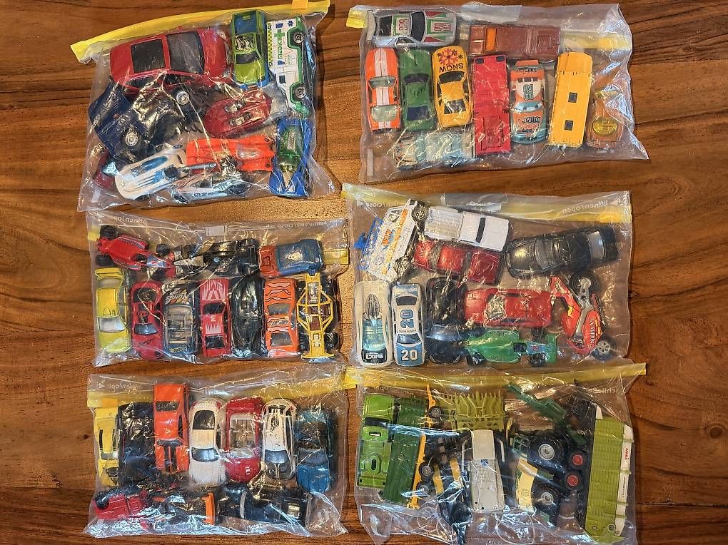 Modelleisenbahnen: Lot de 10 voitures - prix par sac  – Gebraucht aus Essertines-Yverdon von clemesitpa